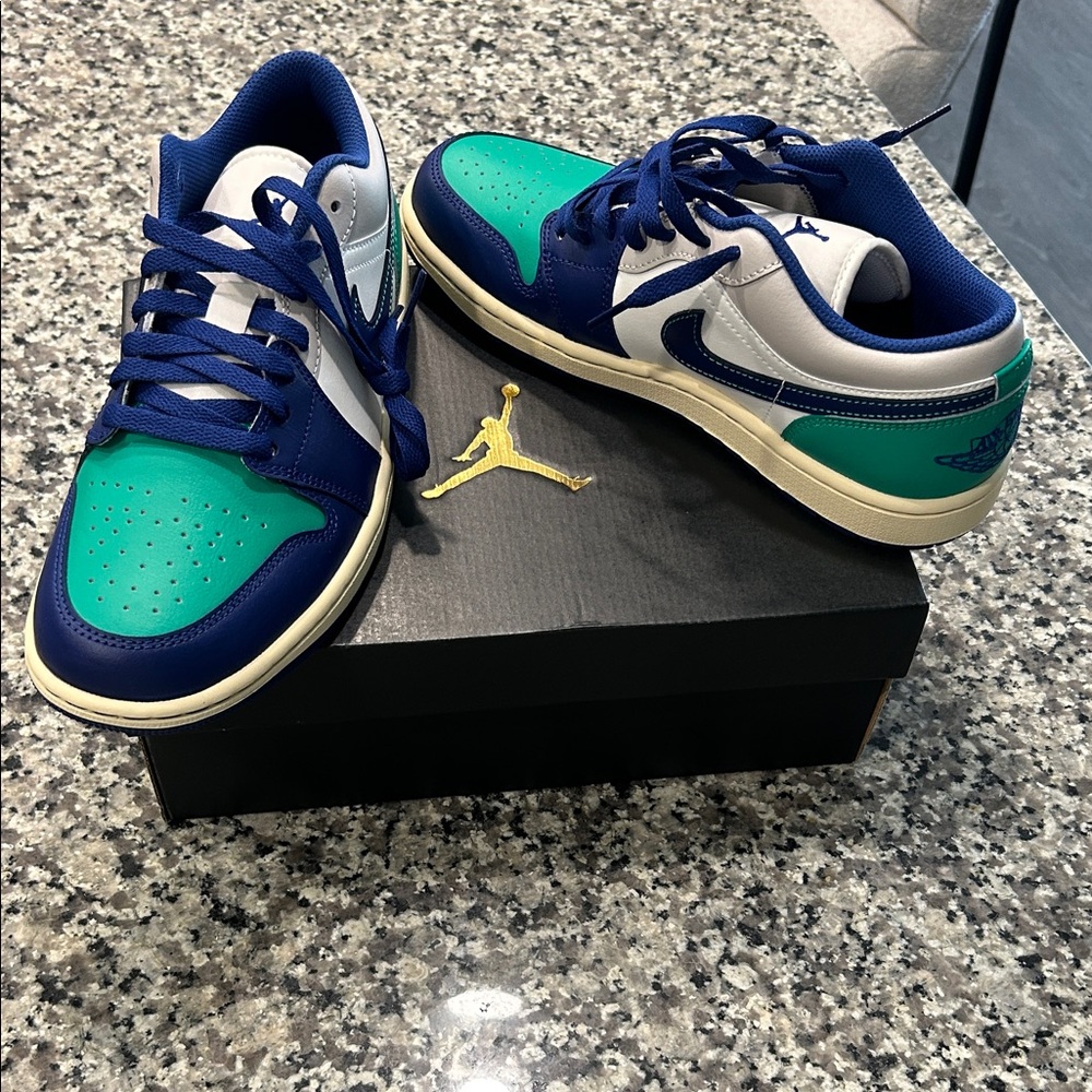 Jordan Unisex Teal and Navy Sneakers